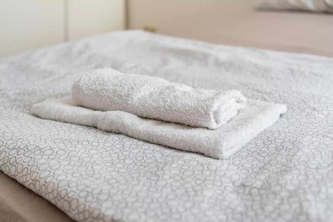 Next Home - Free Parking & Wifi - Badewanne ดุยส์บูร์ก ภายนอก รูปภาพ